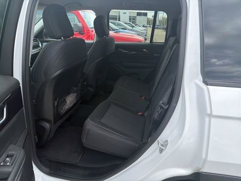 Used 2023 Jeep Grand Cherokee Laredo w/ Luxury Tech Group I AWD/4WD image 7