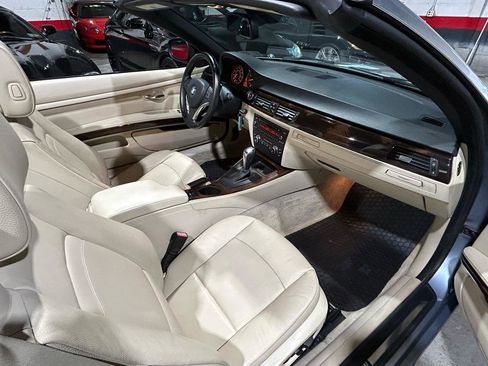 Used 2011 BMW 328i Convertible RWD image 16