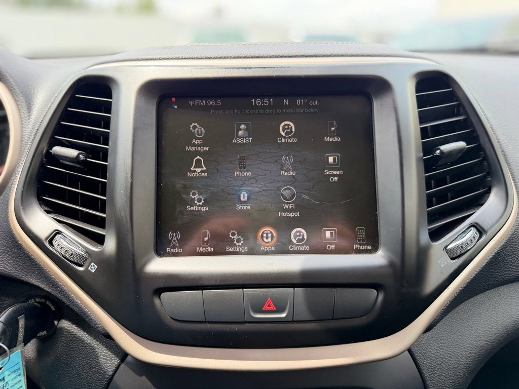 Used 2015 Jeep Cherokee Latitude FWD image 26