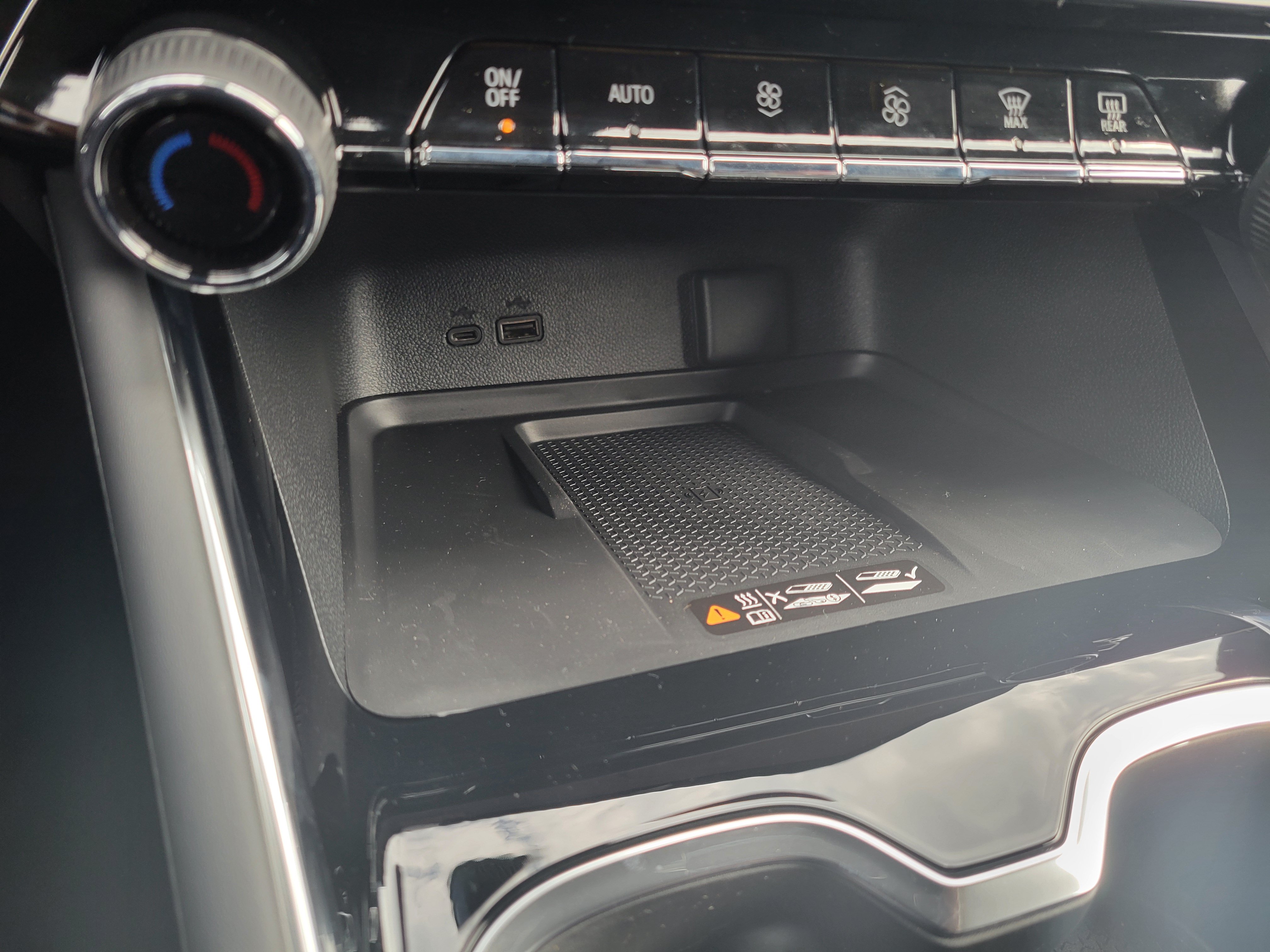 New 2027 Chevrolet Traverse RS w/ LPO, Floor Liner Package FWD image 22