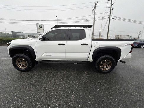 Used 2024 Toyota Tacoma TRD Off-Road AWD/4WD image 11