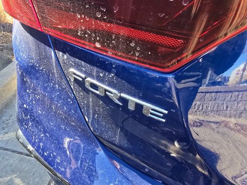 Used 2021 Kia Forte LXS image 9