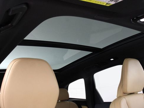 Certified 2023 Volvo XC60 B5 Ultimate w/ Climate Package image 23