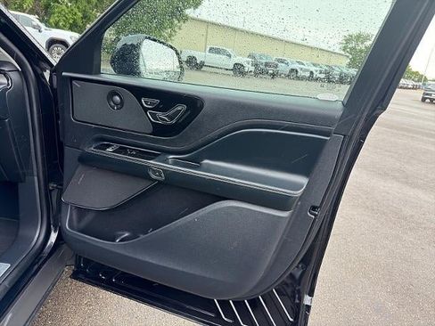 Used 2025 Lincoln Aviator AWD w/ Jet Appearance Package image 14