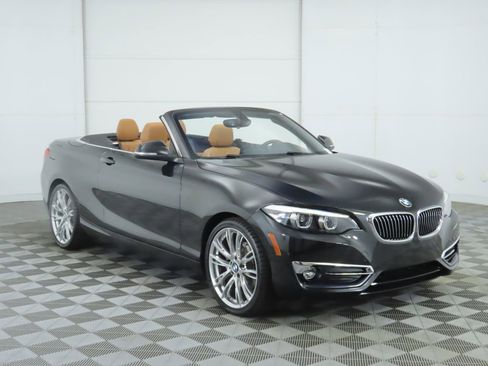 Used 2018 BMW 230i Convertible image 3