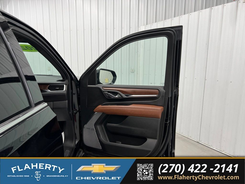 Used 2023 GMC Yukon XL Denali Ultimate AWD/4WD image 14