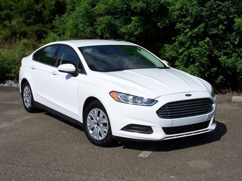 Used 2014 Ford Fusion S FWD image 3