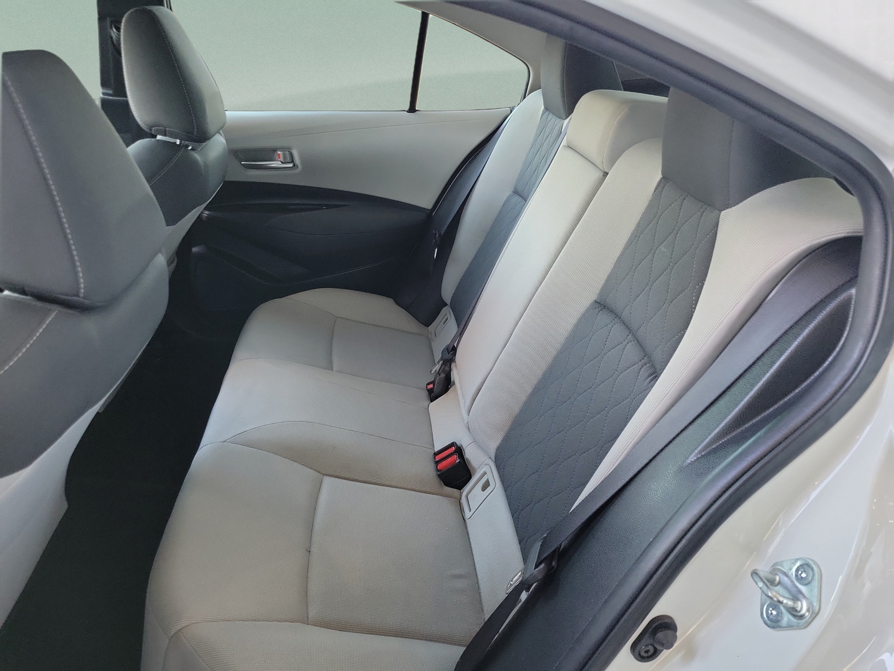 Used 2020 Toyota Corolla LE FWD image 19