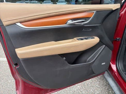 Used 2017 Cadillac XT5 Platinum image 22