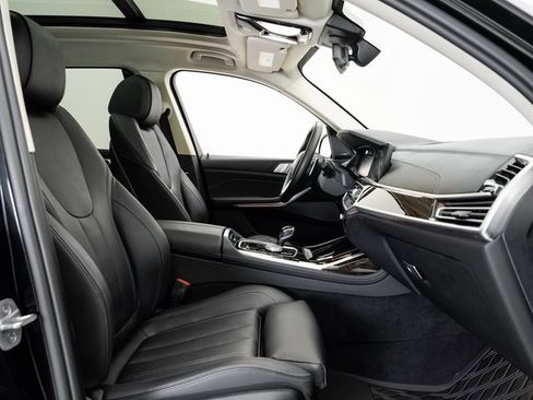 Used 2021 BMW X7 xDrive40i w/ Premium Package image 22