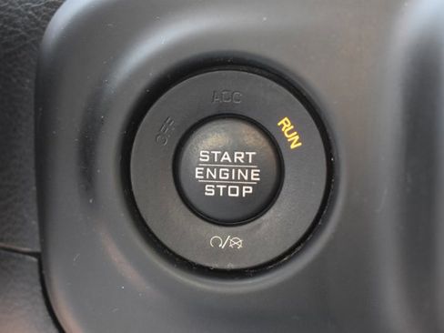 Used 2018 Jeep Wrangler Unlimited Sahara image 27