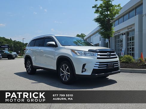 Used 2019 Toyota Highlander XLE AWD/4WD image 1