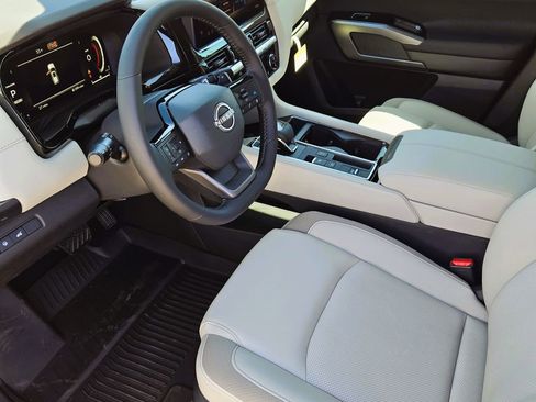 New 2026 Nissan Pathfinder SL w/ SL Premium Package FWD image 14