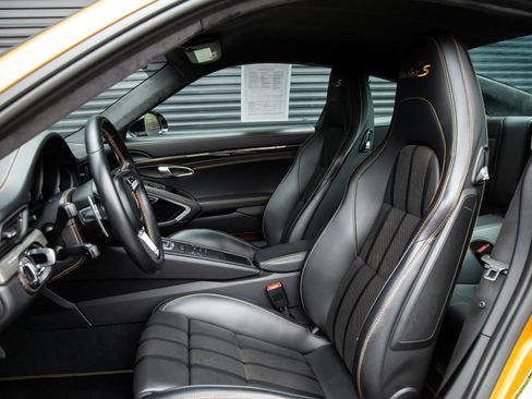 Certified 2018 Porsche 911 Turbo AWD/4WD image 4