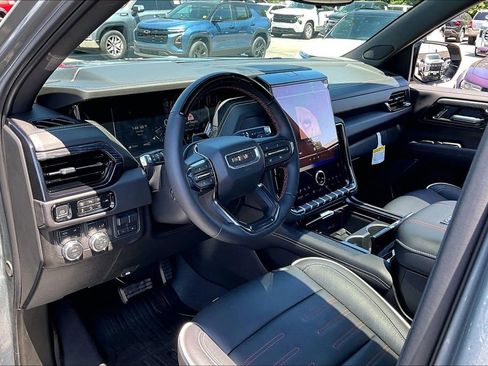 Used 2026 GMC Yukon AT4 Ultimate w/ LPO, Floor Liner Package AWD/4WD image 17