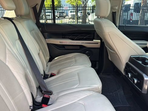 Used 2018 Ford Expedition Platinum AWD/4WD image 35