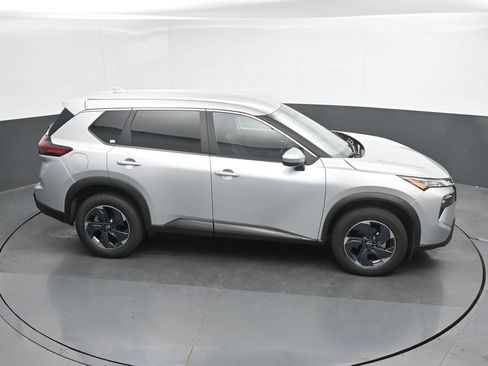 Used 2024 Nissan Rogue SV FWD image 32