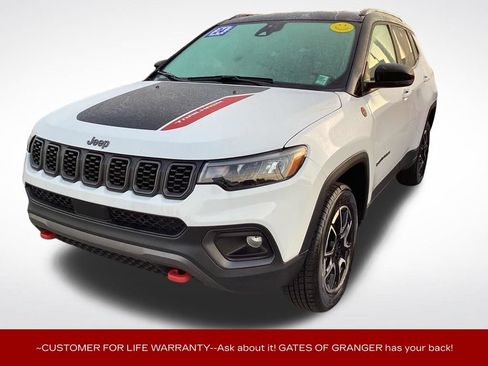 Used 2024 Jeep Compass Trailhawk AWD/4WD image 5