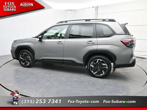 Used 2025 Subaru Forester Premium image 14