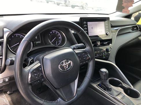 Used 2023 Toyota Camry SE image 9