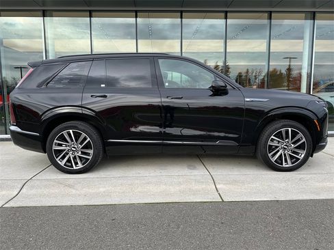 Used 2026 Cadillac Vistiq Sport image 6