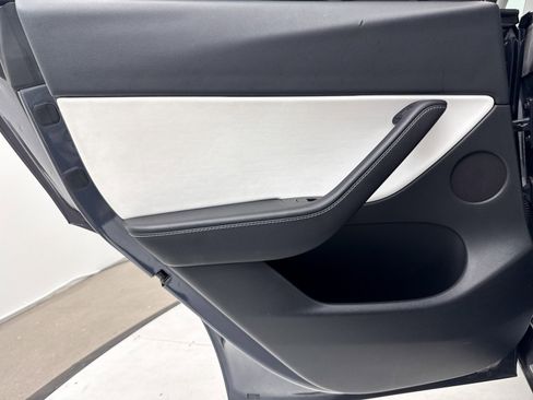 Used 2022 Tesla Model Y Long Range image 31