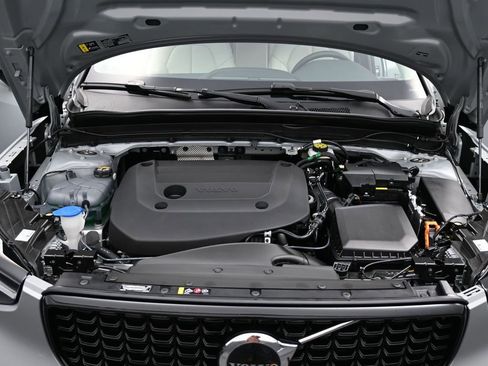 Certified 2026 Volvo XC40 B5 Plus w/ Protection Package Premier AWD/4WD image 18