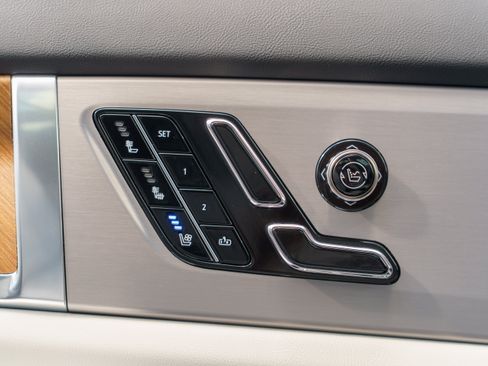 Used 2026 Cadillac Vistiq Sport AWD/4WD image 16