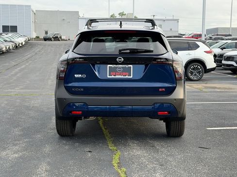 New 2026 Nissan Kicks SR w/ Cold Weather Package FWD image 5
