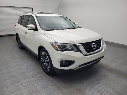 Used 2017 Nissan Pathfinder Platinum w/ Family Entertainment Package AWD/4WD image 13