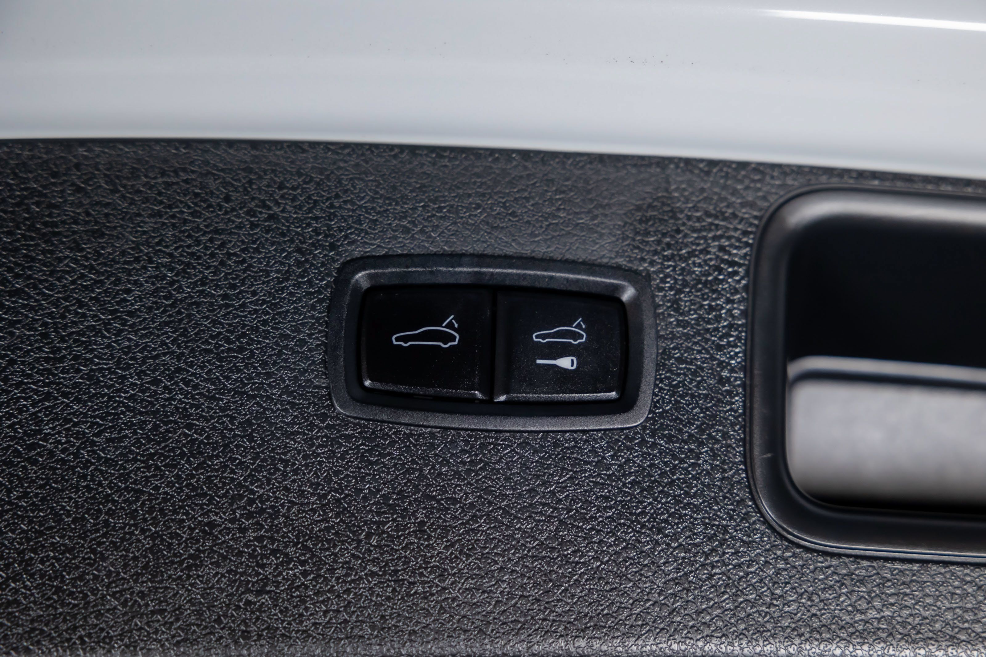 Used 2022 Porsche Macan S AWD/4WD image 40