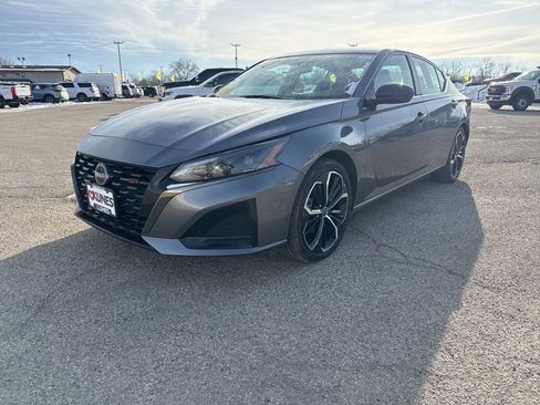 Used 2024 Nissan Altima 2.5 SR FWD image 4