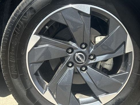 Used 2025 Nissan Rogue SV FWD image 8