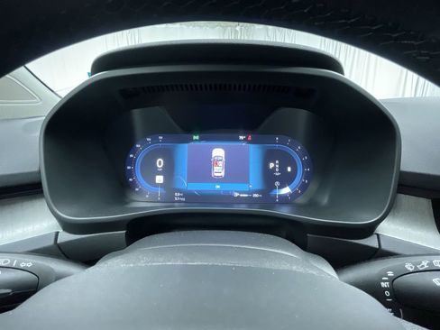 Used 2025 Volvo XC40 B5 Plus image 7