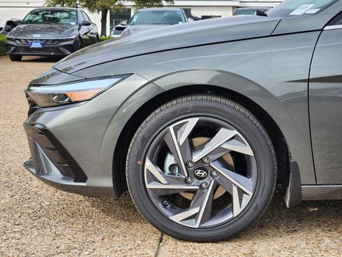 New 2026 Hyundai Elantra Limited FWD image 6