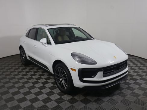 Used 2023 Porsche Macan image 9