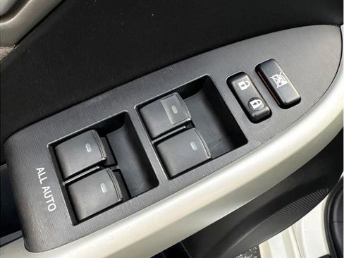 Used 2013 Toyota Prius Three image 9