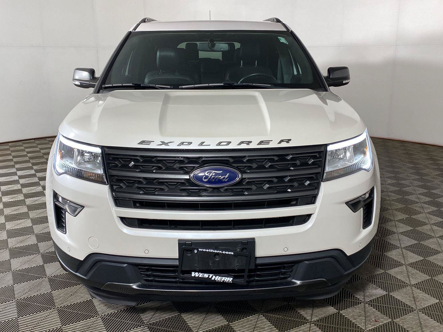 Used 2018 Ford Explorer XLT w/ Equipment Group 202A AWD/4WD image 27