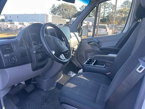 Used 2016 Mercedes-Benz Sprinter 2500 image 7