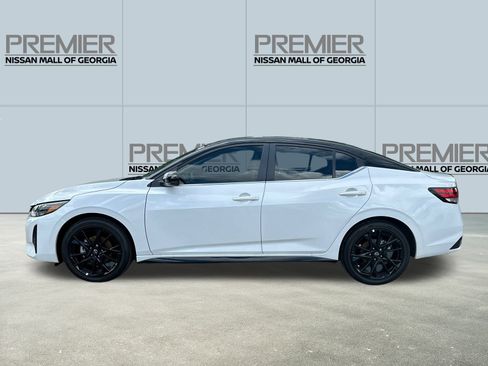 New 2025 Nissan Sentra SR w/ Midnight Edition image 8