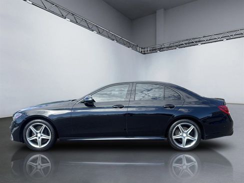 Used 2017 Mercedes-Benz E 300 4MATIC image 2