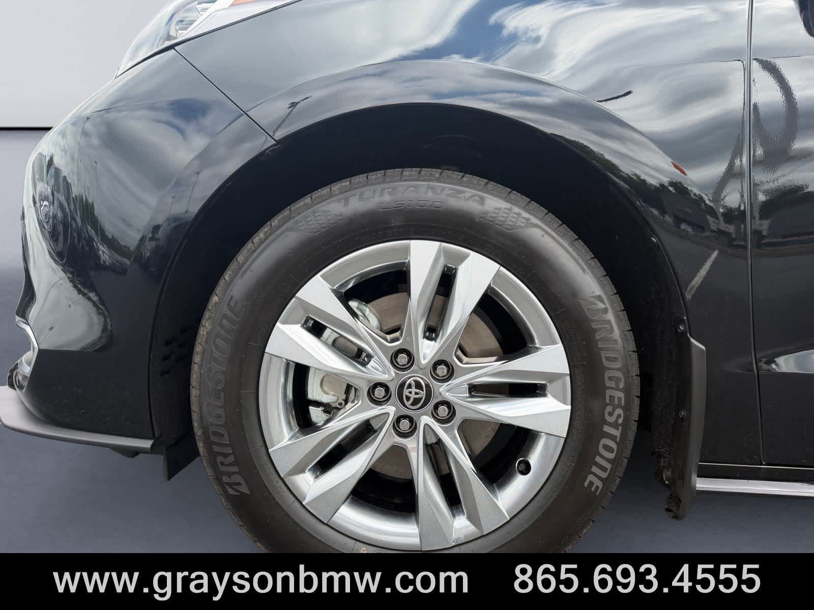 Used 2026 Toyota Sienna Limited AWD/4WD image 9