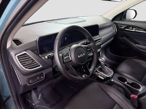 Used 2024 Kia Seltos EX FWD image 11