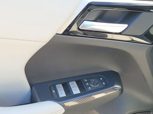 New 2025 Mitsubishi Outlander SE image 23