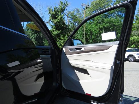 Used 2024 Volkswagen Atlas SEL Premium R-Line AWD/4WD image 12