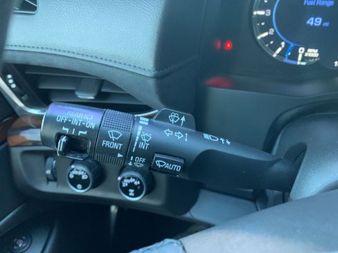 Used 2017 Cadillac Escalade ESV 4WD image 41