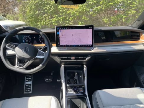 Certified 2025 Volkswagen Tiguan SEL R-Line AWD/4WD image 13