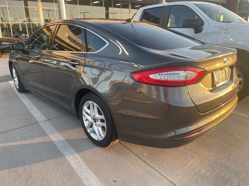 Used 2016 Ford Fusion SE w/ Equipment Group 202A FWD image 5