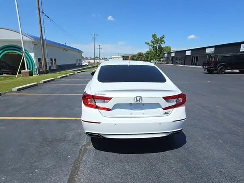Used 2021 Honda Accord Touring image 3