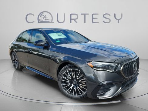 Used 2026 Mercedes-Benz E 53 AMG e 4MATIC Sedan image 3